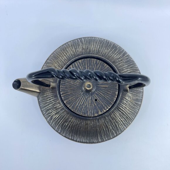 vintage cast iron teapot with textured finish & twisted handle - Picture 5 of 8